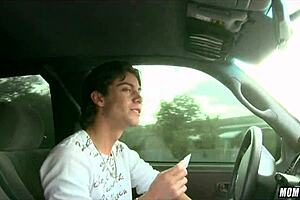 Gorgeous blonde hairdresser milf looks so hot today 💇‍♀️😍✨