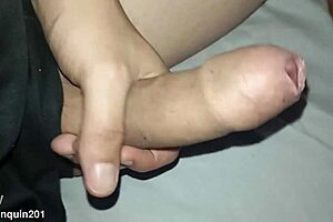 Novinho flaunts his huge cock close-up