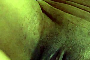 mature mommy masturbates pussy so good waoo