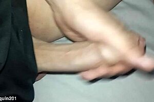 Novinho flaunts his huge cock close-up