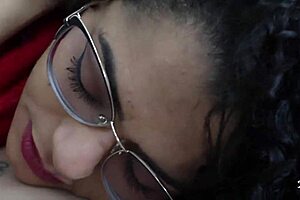 Milf demonstrates real deepthroat no gag for hot cumshot