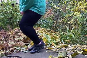 Hot Mature Woman Pees Doggystyle In Leggings