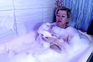 uhh, aimee my hot stepmom's webcam whoring with toys in shower... damn!