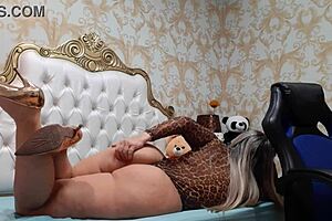 Sexy latina milf shakes big tits and ass on webcam dance