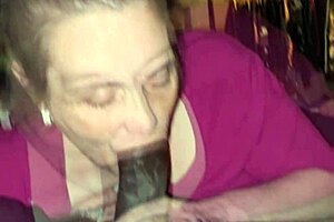 NICE MATURE LADY SUCKS BIG BLACK COCK THANKS FOR TRASH DUTY
