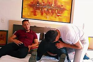 i hooked up with my friend's latina stepmom and came in her mouth