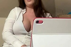 I'm the boss now, secretary—jerk off to my curvy femdom dirty talk!