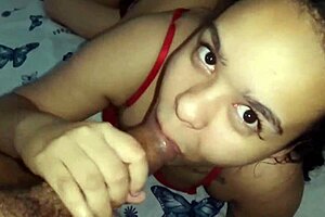 A gordinha goza e geme de prazer com creampie