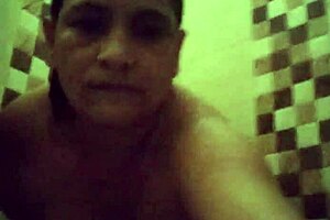 colombian milf masturbates her wet pussy on cam