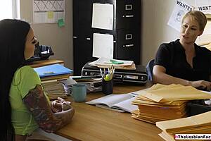 brunette lesbian rims milf sheriff's ass while licking shaved pussy👅🍑