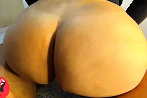 Stepmom's lustful yerno ball massage