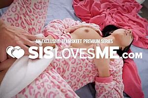 abigail mac & jillian janson strap on pound each other hard 😈🍆💦🔥