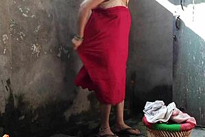 biggest indian bhabhi boobs bouncing outdoors 💦 wet pussy play 😍