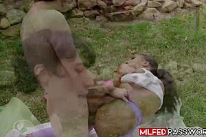 Ebony Milf Olivia Jayys Teases Neighbor During Workout Lick