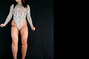 中国黑丝熟女性感热舞...