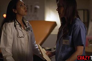 Sinn Sage panics as Vicki Chase's big ass nurse licks her! 🍑👅🏥