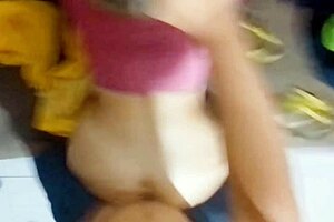 Loira gostosa milf de bumbum grande fode cachorrinho com latina brasileira pov rapidinho?