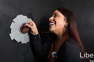 la esposa cornuda chupa verga dura frente al esposo en casting casero