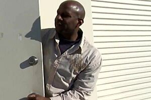 黑人猛男中出你金发BBW继母肥逼