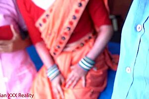 Indian doctor chats dirty with patient mommy in Hindi hospital talk.