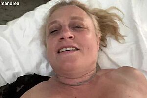 She masturbates her wet pussy close-up pov right in bed