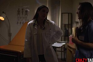 Sinn Sage panics as Vicki Chase's big ass nurse licks her! 🍑👅🏥