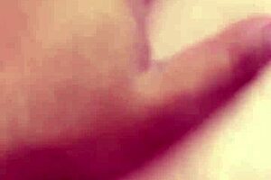 Pinay Dubai massage babe delivers horny wet pussy extras