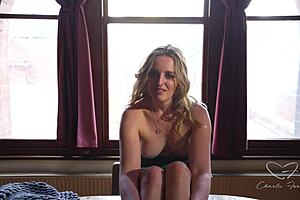 why charlie forde films porn? blue-eyed blonde spills dirty talk 😏🎥