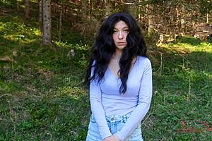 scared influencer blows me to flee the bear