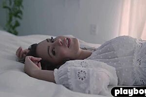 Alina Lopez Strips Big Ass Naked In Passionate Morning Poses!