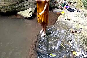 Fucking aunt in jungle pond bath publicly! 🌳🛁🍆