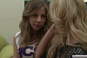 teen babe eats her friend's busty blonde stepmom shaved pussy while kissing fingering