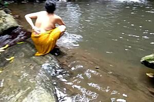 Fucking aunt in jungle pond bath publicly! 🌳🛁🍆