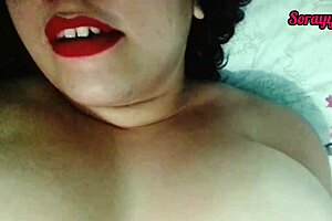 minha voz rocks red lipstick in this chubby latina solo tease 🔥🍑