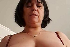 stepmommy's curvy latina ass bounces on stepson in homemade joi