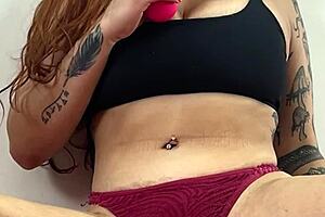 Ruiva peituda Camila Vegas masturbates like a slut moaning to squirt for you punheteiro! 🔥💦😩🍆