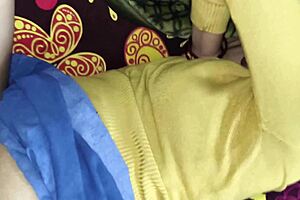 NEWLYWED BRIDE SCREAMS MISSIONARY FUCK CLOSE UP HARD POUNDING!