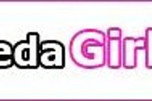 Blonde Stepmom Scissors Licks Shaved Pussy Of Petite Teen Stepdaughter