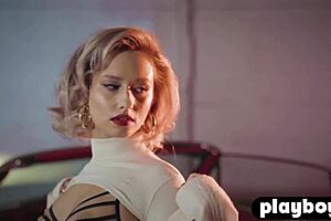 WOW! Sexy Big Ass Milf Poses Naked in Lingerie Exposing Bubble Butt Perfection!