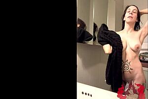 after shower i ramble naked with scarlett foxx feeling sexy