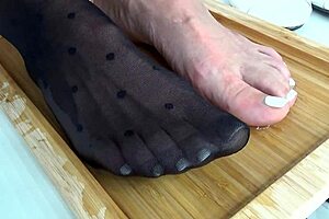 milf soaks heels peeing wet pussy close-up nylon fetish fun 💦👠