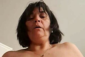 stepmommy's curvy latina ass bounces on stepson in homemade joi