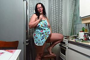 watch this bbw fork her fat pussy while shaking big boobs in kitchen?