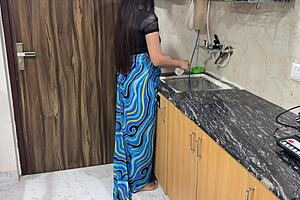 😍 Big dick stepson fucks busty stepmom raw! 🍆💦