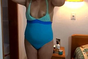 on the beach i'm so horny i fuck myself twice moaning for cock??