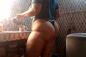 madura i'm so horny my ass craves a fat cock watch me finger this juicy pussy