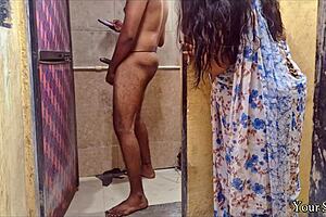 pov indian stepmom's horny bathroom pussy tease 😏💦🚿