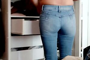 i wear tight jeans for stepson so he cums watching me masturbate ass
