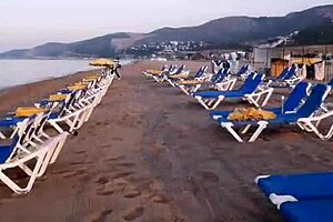 Morbosa Madre Española Diosa's Massive Tits Bounce Wild with Victor Bloom