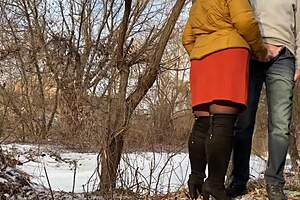 Hot stepmom pees outside with me then we get dirty wet 💦😈👅